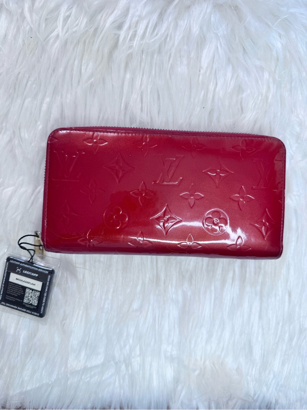 Louis Vuitton Vernis Zip-Around Wallet in Glossy Cherry